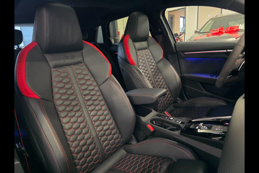 Audi RS3 Sportback 2.5 TFSI RS3 / Pano / B&O / Matrix LED / Dealer onderhouden / Full options / HUD / RS Zetels / GPS Track&Trace