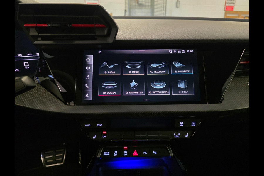 Audi RS3 Sportback 2.5 TFSI RS3 / Pano / B&O / Matrix LED / Dealer onderhouden / Full options / HUD / RS Zetels / GPS Track&Trace