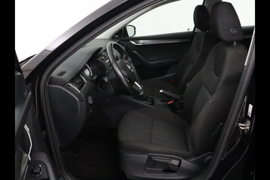 Škoda Octavia 1.0 TSI Style | Stoelverwarming | Camera | Trekhaak | Carplay | Navigatie | Canton Sound | Sfeerverlichting | Full LED | Climate control | Cruise control | Keyless