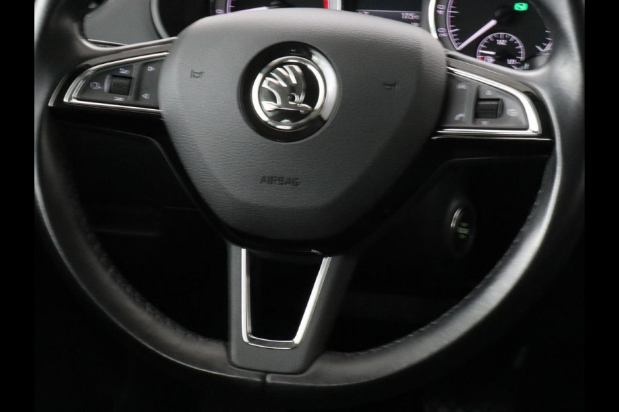 Škoda Octavia 1.0 TSI Style | Stoelverwarming | Camera | Trekhaak | Carplay | Navigatie | Canton Sound | Sfeerverlichting | Full LED | Climate control | Cruise control | Keyless