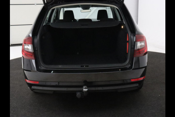 Škoda Octavia 1.0 TSI Style | Stoelverwarming | Camera | Trekhaak | Carplay | Navigatie | Canton Sound | Sfeerverlichting | Full LED | Climate control | Cruise control | Keyless