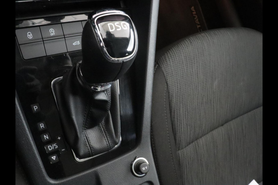 Škoda Octavia 1.0 TSI Style | Stoelverwarming | Camera | Trekhaak | Carplay | Navigatie | Canton Sound | Sfeerverlichting | Full LED | Climate control | Cruise control | Keyless