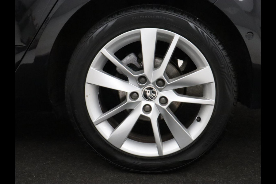 Škoda Octavia 1.0 TSI Style | Stoelverwarming | Camera | Trekhaak | Carplay | Navigatie | Canton Sound | Sfeerverlichting | Full LED | Climate control | Cruise control | Keyless