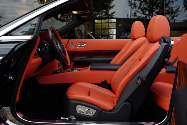 Rolls-Royce Dawn 6.6 V12