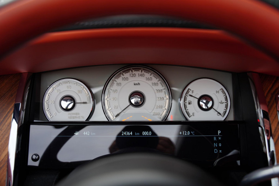 Rolls-Royce Dawn 6.6 V12