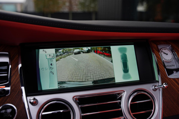 Rolls-Royce Dawn 6.6 V12