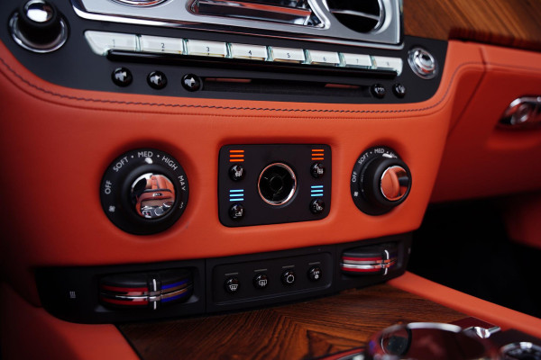 Rolls-Royce Dawn 6.6 V12