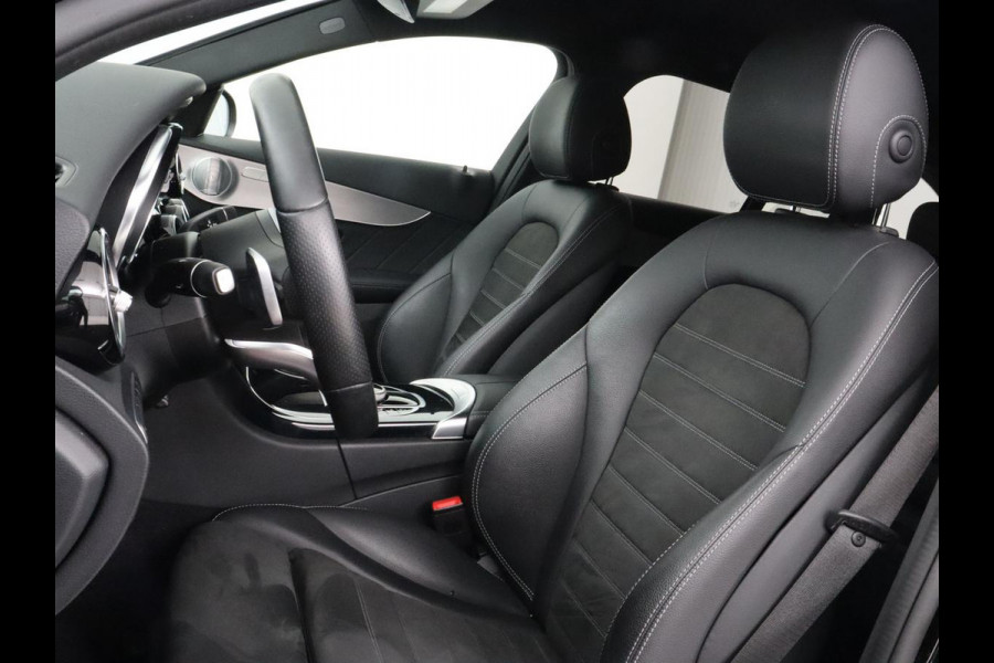 Mercedes-Benz C-Klasse 300e AMG Night | Adaptive cruise | Stoelverwarming | Carplay | Leder/Alcantara | Camera | Burmester Surround | Navigatie | Sfeerverlichting | Digital Cockpit | PHEV | Plug In
