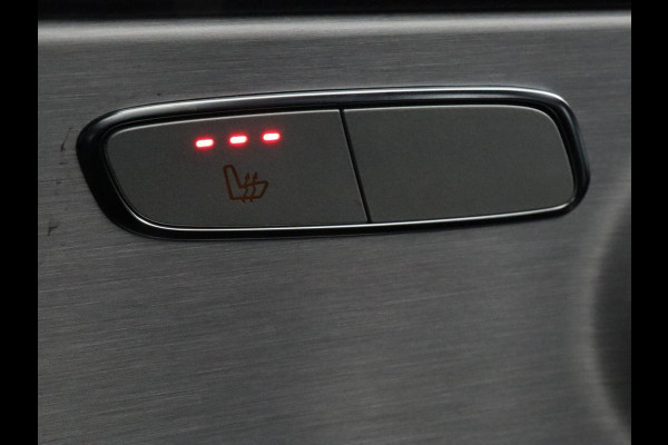 Mercedes-Benz C-Klasse 300e AMG Night | Adaptive cruise | Stoelverwarming | Carplay | Leder/Alcantara | Camera | Burmester Surround | Navigatie | Sfeerverlichting | Digital Cockpit | PHEV | Plug In