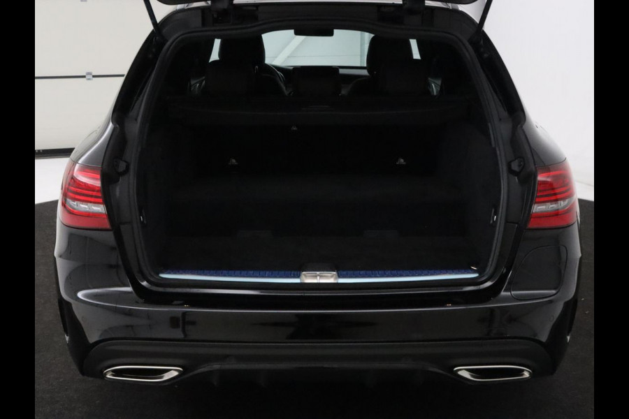 Mercedes-Benz C-Klasse 300e AMG Night | Adaptive cruise | Stoelverwarming | Carplay | Leder/Alcantara | Camera | Burmester Surround | Navigatie | Sfeerverlichting | Digital Cockpit | PHEV | Plug In