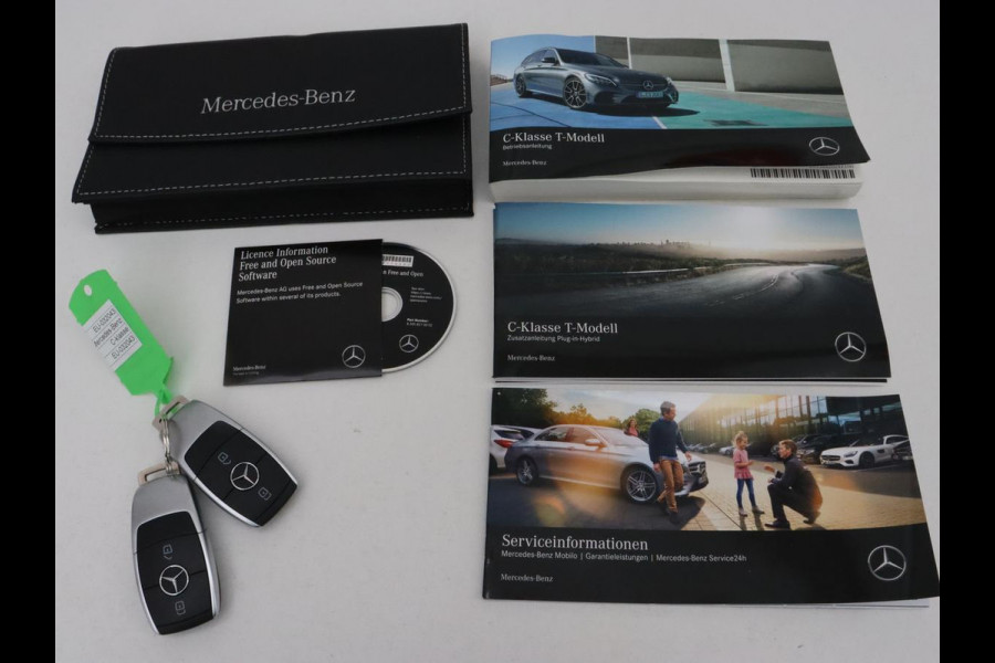 Mercedes-Benz C-Klasse 300e AMG Night | Adaptive cruise | Stoelverwarming | Carplay | Leder/Alcantara | Camera | Burmester Surround | Navigatie | Sfeerverlichting | Digital Cockpit | PHEV | Plug In
