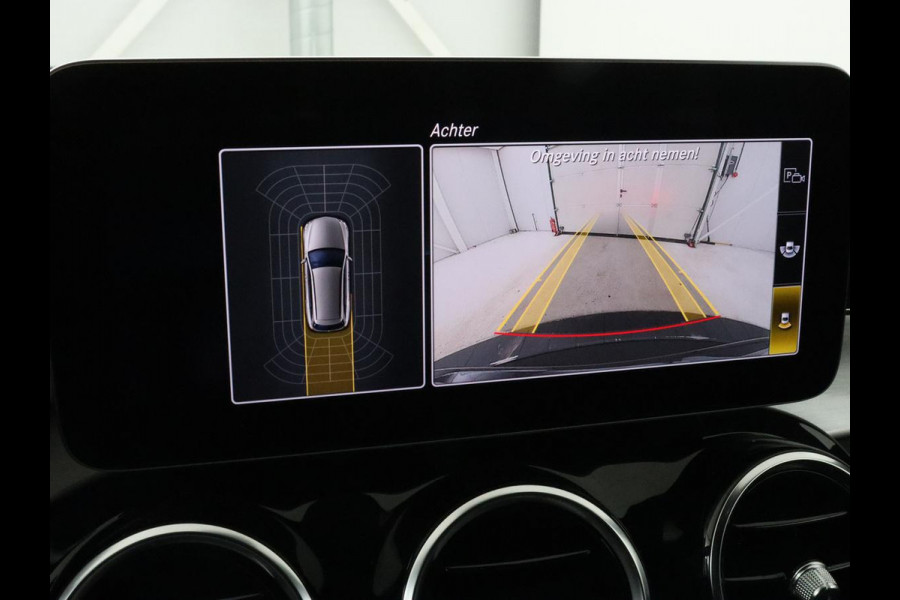 Mercedes-Benz C-Klasse 300e AMG Night | Adaptive cruise | Stoelverwarming | Carplay | Leder/Alcantara | Camera | Burmester Surround | Navigatie | Sfeerverlichting | Digital Cockpit | PHEV | Plug In