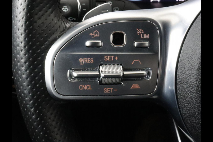 Mercedes-Benz C-Klasse 300e AMG Night | Adaptive cruise | Stoelverwarming | Carplay | Leder/Alcantara | Camera | Burmester Surround | Navigatie | Sfeerverlichting | Digital Cockpit | PHEV | Plug In