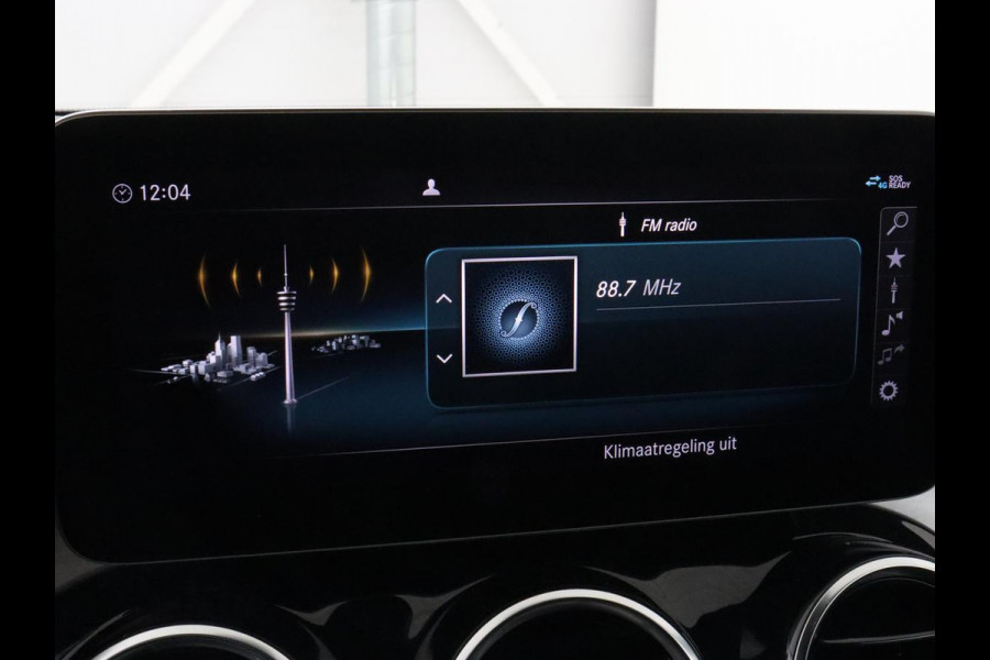 Mercedes-Benz C-Klasse 300e AMG Night | Adaptive cruise | Stoelverwarming | Carplay | Leder/Alcantara | Camera | Burmester Surround | Navigatie | Sfeerverlichting | Digital Cockpit | PHEV | Plug In