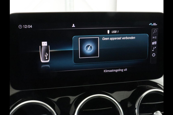 Mercedes-Benz C-Klasse 300e AMG Night | Adaptive cruise | Stoelverwarming | Carplay | Leder/Alcantara | Camera | Burmester Surround | Navigatie | Sfeerverlichting | Digital Cockpit | PHEV | Plug In