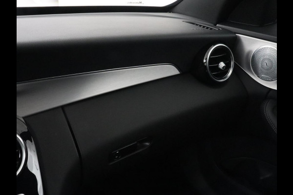 Mercedes-Benz C-Klasse 300e AMG Night | Adaptive cruise | Stoelverwarming | Carplay | Leder/Alcantara | Camera | Burmester Surround | Navigatie | Sfeerverlichting | Digital Cockpit | PHEV | Plug In