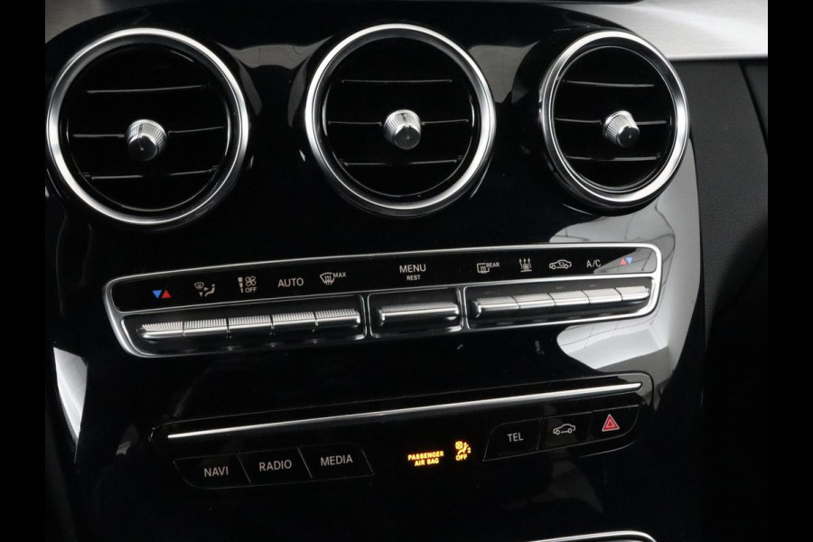 Mercedes-Benz C-Klasse 300e AMG Night | Adaptive cruise | Stoelverwarming | Carplay | Leder/Alcantara | Camera | Burmester Surround | Navigatie | Sfeerverlichting | Digital Cockpit | PHEV | Plug In