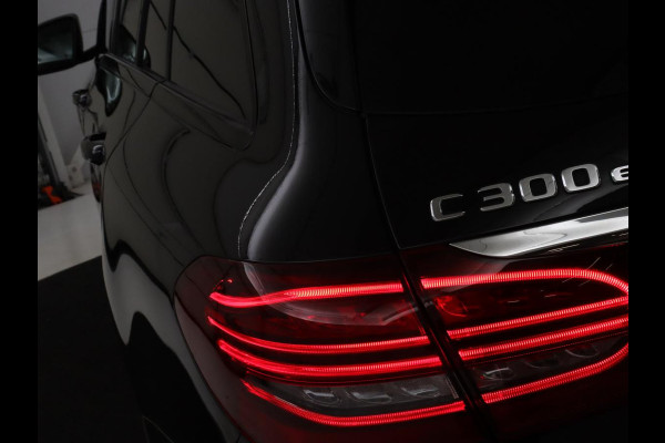 Mercedes-Benz C-Klasse 300e AMG Night | Adaptive cruise | Stoelverwarming | Carplay | Leder/Alcantara | Camera | Burmester Surround | Navigatie | Sfeerverlichting | Digital Cockpit | PHEV | Plug In