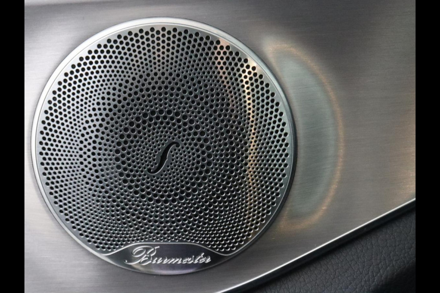 Mercedes-Benz C-Klasse 300e AMG Night | Adaptive cruise | Stoelverwarming | Carplay | Leder/Alcantara | Camera | Burmester Surround | Navigatie | Sfeerverlichting | Digital Cockpit | PHEV | Plug In