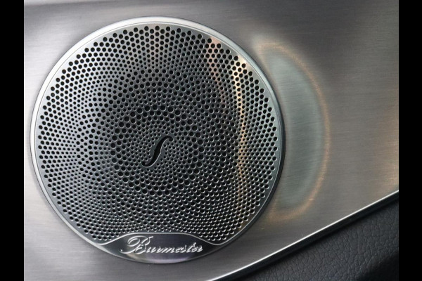 Mercedes-Benz C-Klasse 300e AMG Night | Adaptive cruise | Stoelverwarming | Carplay | Leder/Alcantara | Camera | Burmester Surround | Navigatie | Sfeerverlichting | Digital Cockpit | PHEV | Plug In