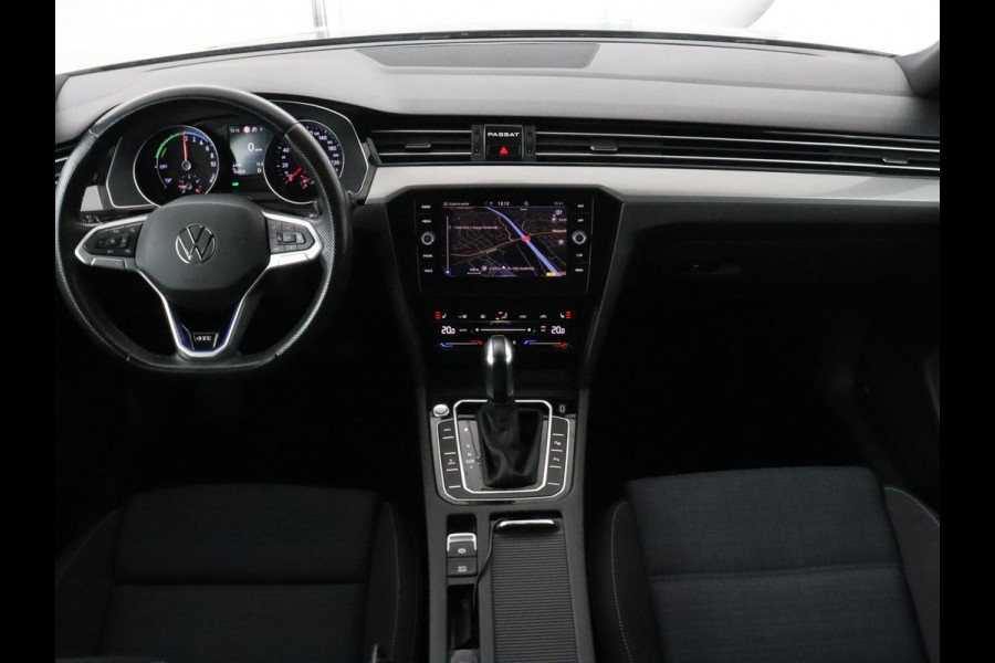 Volkswagen Passat 1.4 TSI GTE | Standkachel | Adaptive cruise | Stoelverwarming | Camera | Matrix LED | Carplay | Side Assist | Massage | PDC | Navigatie | PHEV | Plug In