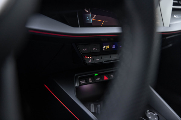 Audi A3 Sportback 45 TFSI-e 272pk Competition Pano S-stoelen S-line LED ACC