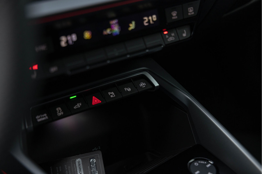 Audi A3 Sportback 45 TFSI-e 272pk Competition Pano S-stoelen S-line LED ACC