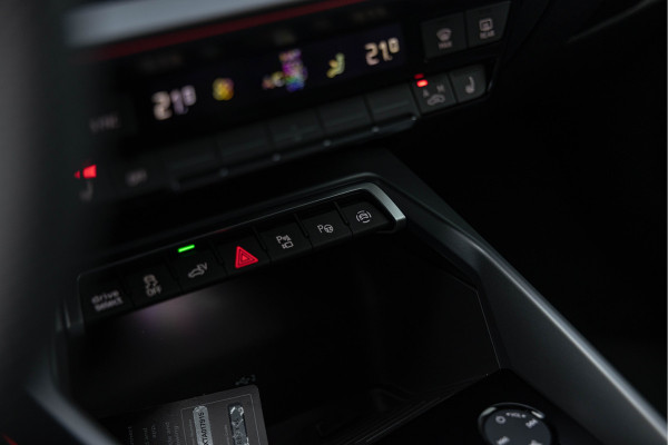 Audi A3 Sportback 45 TFSI-e 272pk Competition Pano S-stoelen S-line LED ACC