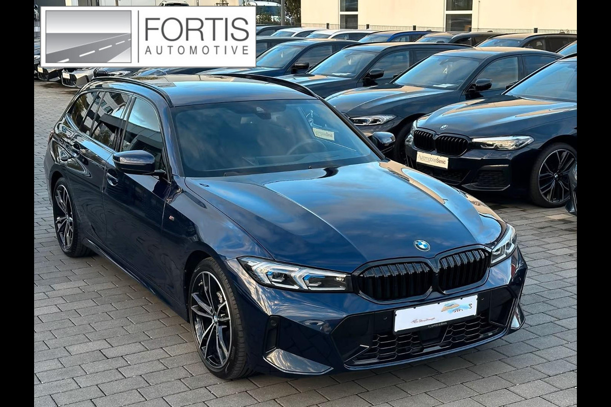 BMW 3 Serie Touring 320d xDrive M-SPORT ** LED, NAVI+, HALF-LEDER, VERW. STUUR, HuD, TREKH, 19-inch LMV, TANSANIT BLAU ** 1e EIG - UNFALLFREI ** ** INFORMEER OOK NAAR ONZE AANTREKKELIJKE FINANCIAL-LEASE TARIEVEN **