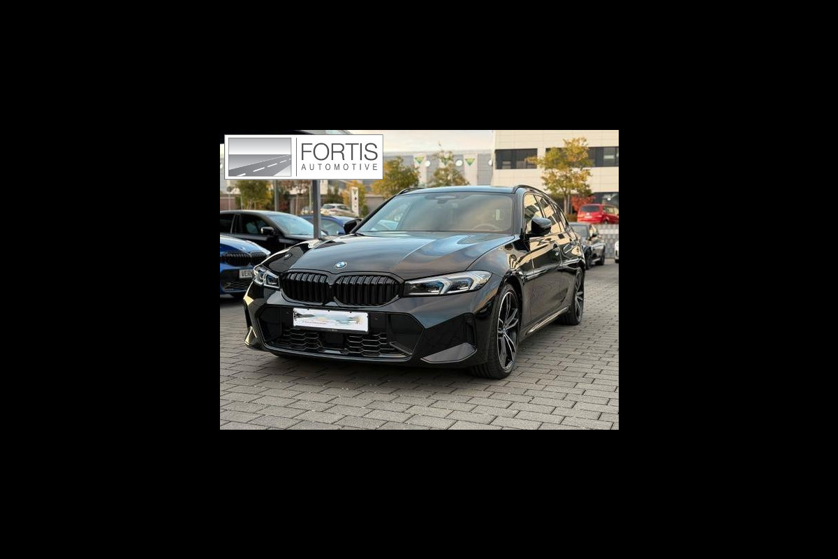 BMW 3 Serie Touring 320d xDrive M-SPORT ** LED, NAVI+, HALF-LEDER, PANO, H&K, HuD, TREKH, 19-inch LMV ** 1e EIG - UNFALLFREI ** ** INFORMEER OOK NAAR ONZE AANTREKKELIJKE FINANCIAL-LEASE TARIEVEN **