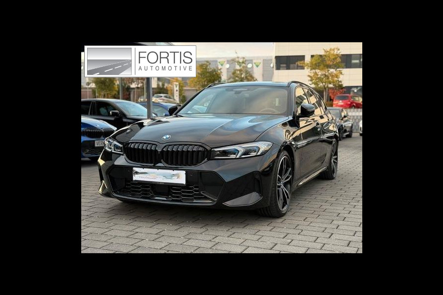 BMW 3 Serie Touring 320d xDrive M-SPORT ** LED, NAVI+, HALF-LEDER, PANO, H&K, HuD, TREKH, 19-inch LMV ** 1e EIG - UNFALLFREI ** ** INFORMEER OOK NAAR ONZE AANTREKKELIJKE FINANCIAL-LEASE TARIEVEN **