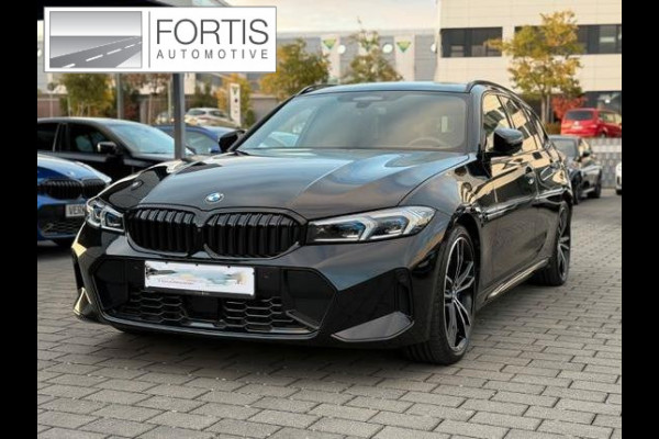 BMW 3 Serie Touring 320d xDrive M-SPORT ** LED, NAVI+, HALF-LEDER, PANO, H&K, HuD, TREKH, 19-inch LMV ** 1e EIG - UNFALLFREI ** ** INFORMEER OOK NAAR ONZE AANTREKKELIJKE FINANCIAL-LEASE TARIEVEN **