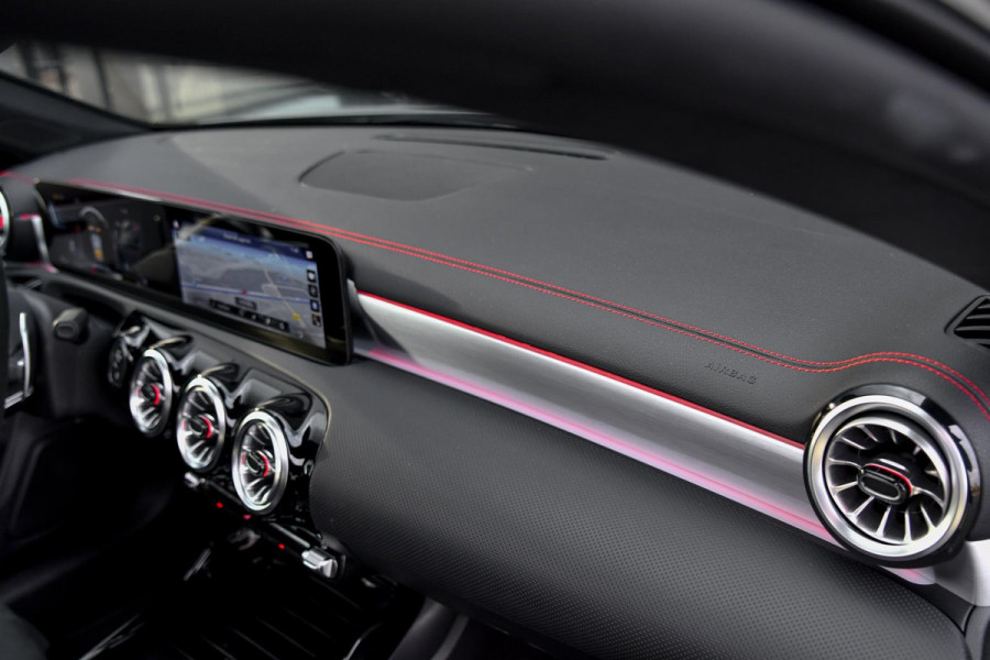 Mercedes-Benz CLA-Klasse 35 AMG 4MATIC. Pano, Distro+, 360, Multibeam, Sfeer, Dodeh, CarPlay!