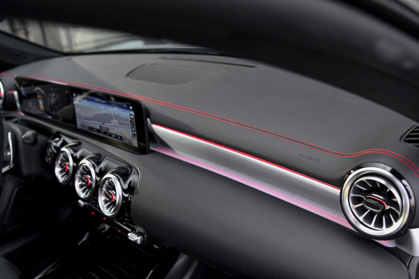 Mercedes-Benz CLA-Klasse 35 AMG 4MATIC. Pano, Distro+, 360, Multibeam, Sfeer, Dodeh, CarPlay!