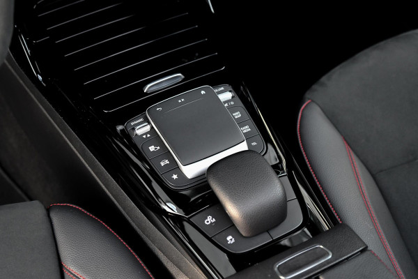 Mercedes-Benz CLA-Klasse 35 AMG 4MATIC. Pano, Distro+, 360, Multibeam, Sfeer, Dodeh, CarPlay!