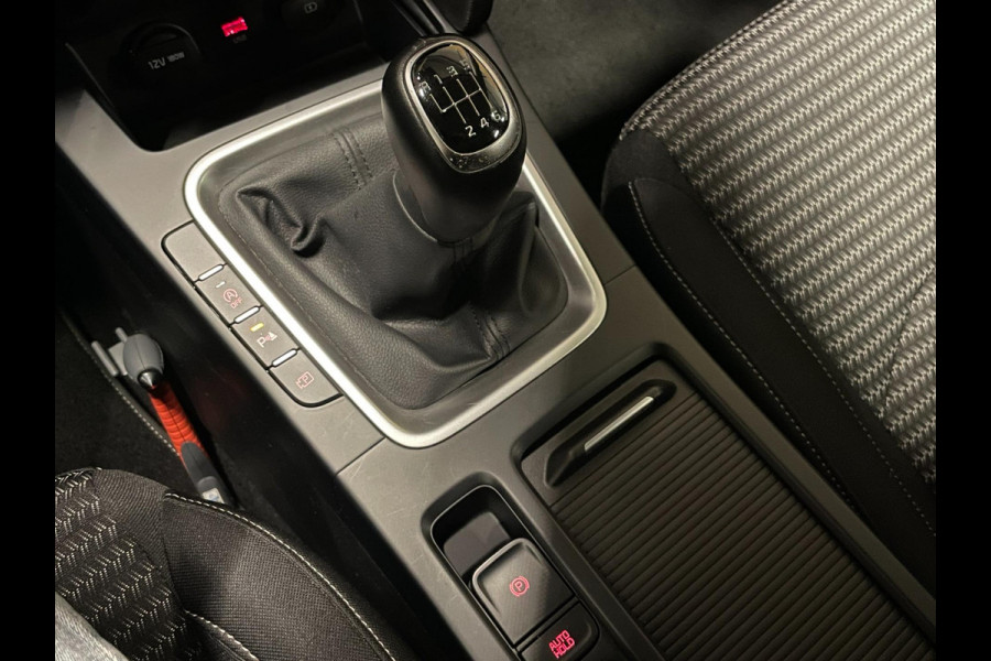 Kia Ceed Sportswagon 1.5 T-GDi DynamicLine|160PK|TREKH.|CARPLAY+ANDROID|CAMERA|CLIMATE+CRUISE CONTROL|1E EIG.|INCL.BTW|NL AUTO|NAP