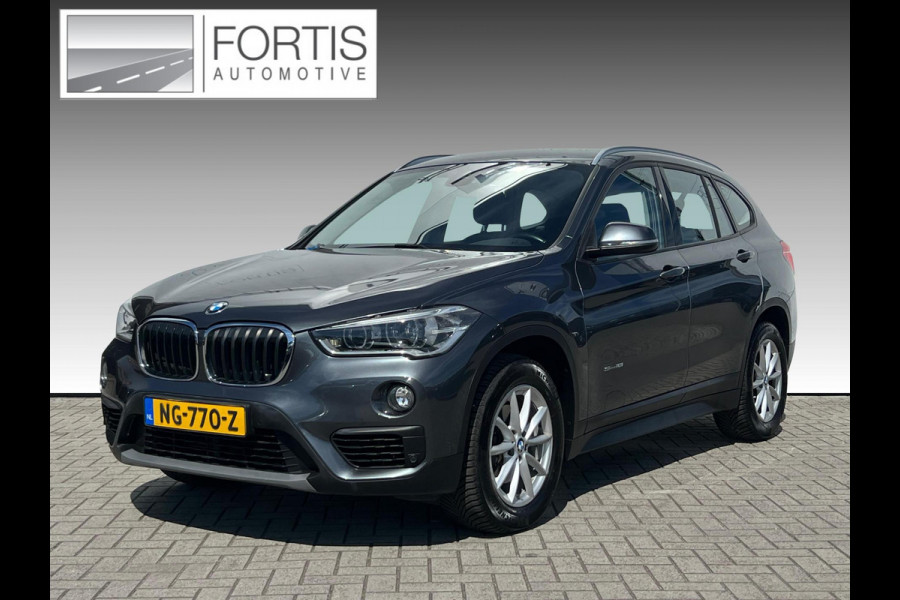 BMW X1 sDrive18i Centennial High Executive NL AUTO | CAMERA | STOELVERW | NAVI | TREKHAAK |
