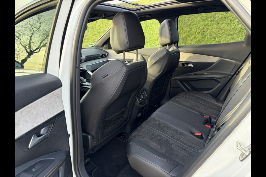 Peugeot 3008 1.6 PureTech GT Alcantara | Massagestoel | Pano | Camera achter | Nightvision