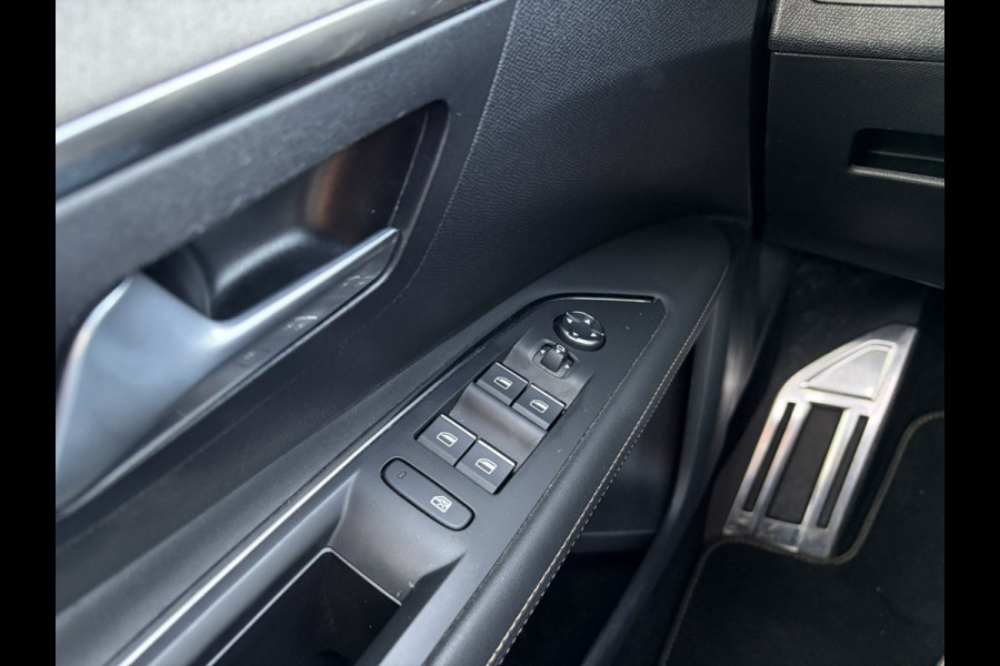 Peugeot 3008 1.6 PureTech GT Alcantara | Massagestoel | Pano | Camera achter | Nightvision