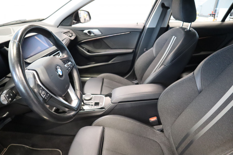 BMW 1-serie 118i Business Edition Cruise/Climate PDC NAP 18''LM 24 maanden garantie mogelijk (*vraag naar de voorwaarden)