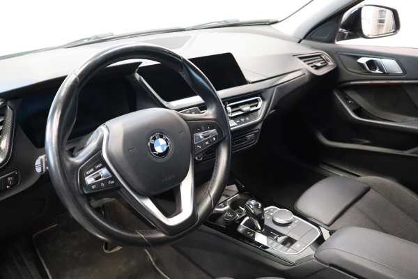 BMW 1-serie 118i Business Edition Cruise/Climate PDC NAP 18''LM 24 maanden garantie mogelijk (*vraag naar de voorwaarden)