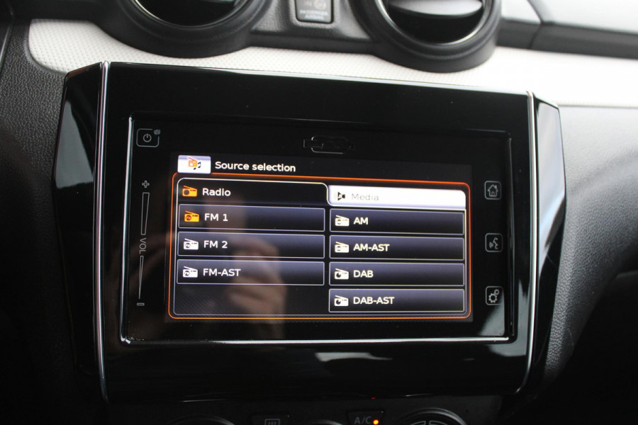 Suzuki Swift 1.0 Select | Camera | Airco | Stoelverwarming | DAB