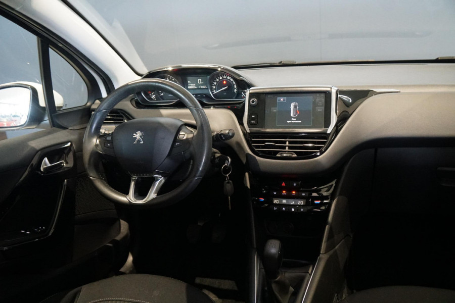 Peugeot 208 1.2 PureTech Allure + PANORAMA