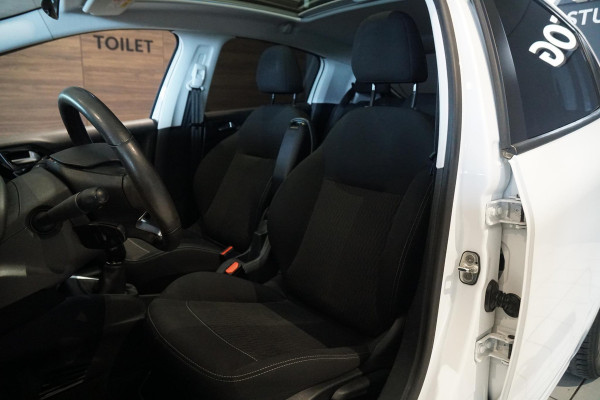 Peugeot 208 1.2 PureTech Allure + PANORAMA