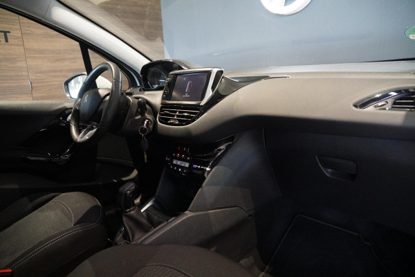 Peugeot 208 1.2 PureTech Allure + PANORAMA