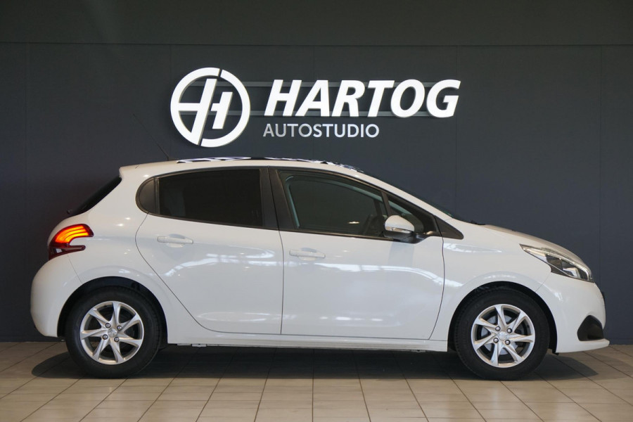 Peugeot 208 1.2 PureTech Allure + PANORAMA