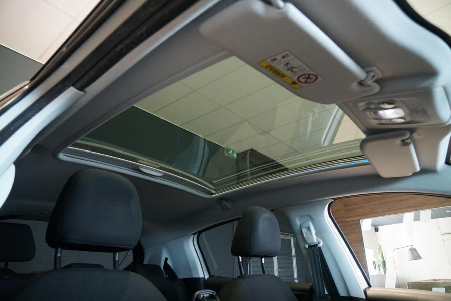 Peugeot 208 1.2 PureTech Allure + PANORAMA