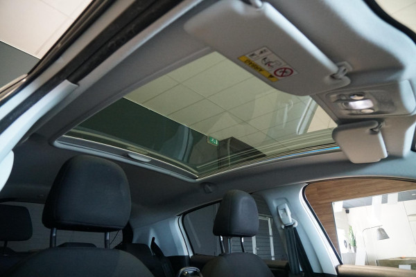 Peugeot 208 1.2 PureTech Allure + PANORAMA