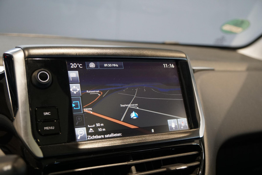 Peugeot 208 1.2 PureTech Allure + PANORAMA