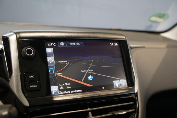 Peugeot 208 1.2 PureTech Allure + PANORAMA